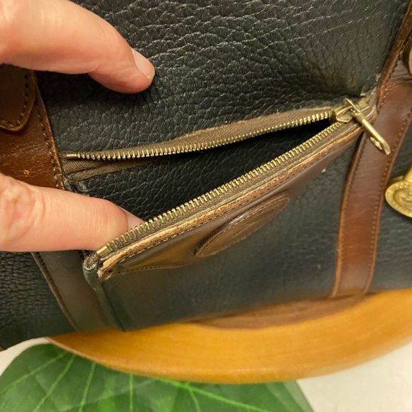 Rare Dooney & Bourke Made in USA Shoulder Tote Bag w/ Built In Zipped Coin Slot